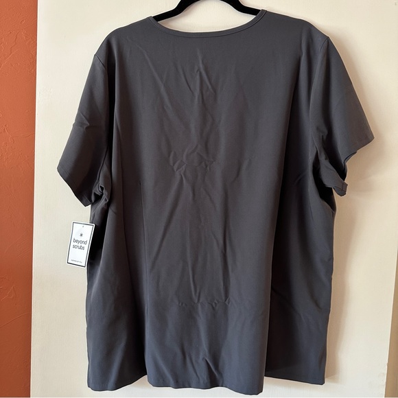 NWT Beyond Scrubs Unity 3-Pocket V-Neck Top - Picture 6 of 6